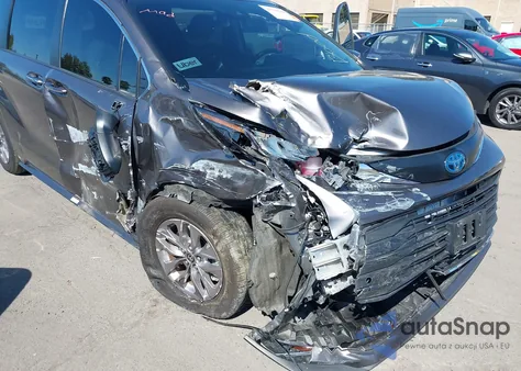 2021 Toyota Sienna Xle z USA, uszkodzony, nr VIN 5TDJRKEC1MS017451